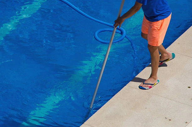 Limpeza e manutenção de piscinas em Bauru